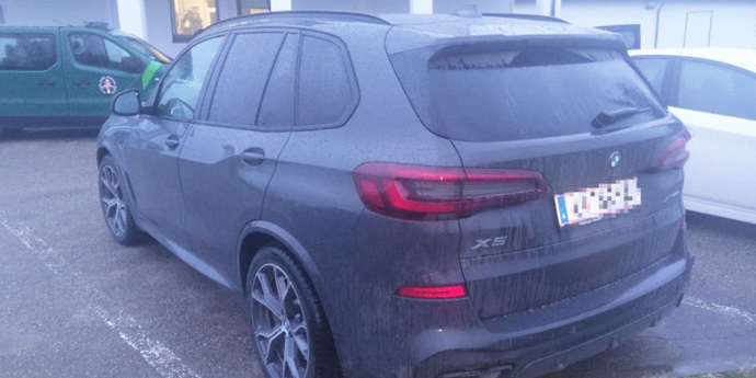 Этот BMW X5 угнали в Австрии неделю назад и сразу хотели пригнать в Беларусь