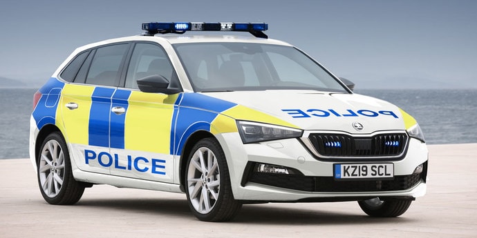 А не скромно ли? Британская полиция будет ездить на Skoda Scala