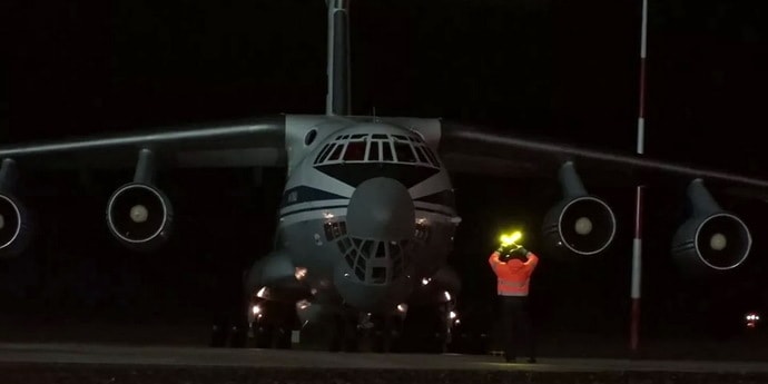 Четыре военно-транспортных самолета РФ вывезли из Афганистана около 500 человек. В том числе белорусов