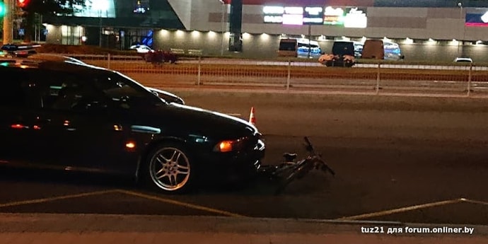 На проспекте Дзержинского столкнулись BMW и велосипед