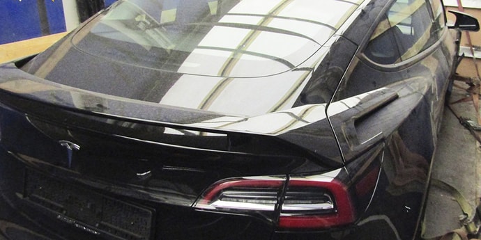 Хотел сэкономить на растаможке Tesla 1,5 тыс. евро, но попался таможенникам
