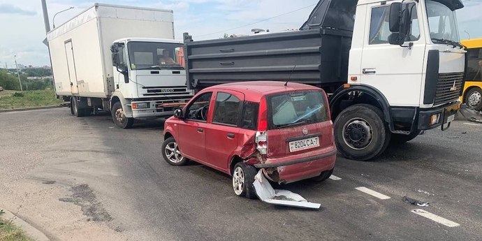 В Минске произошла авария с участием трех автомобилей. В одном из них ...