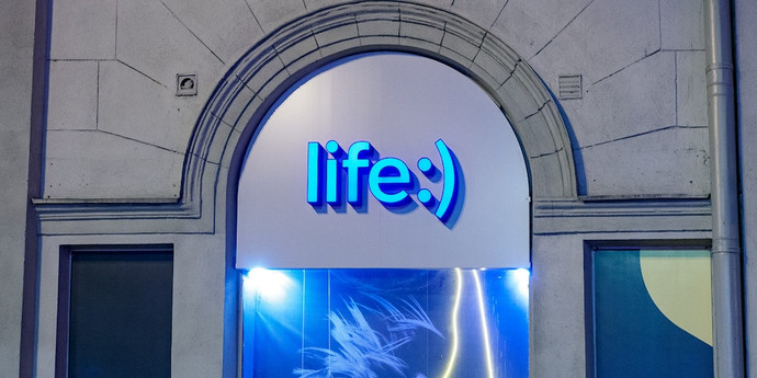 すべてを無制限に完了します。  life:) が「Endless Pro Max」料金を 29.9 ルーブルで開始
