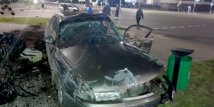 В Борисове столкнулись Citroen и Mazda, пострадали три человека