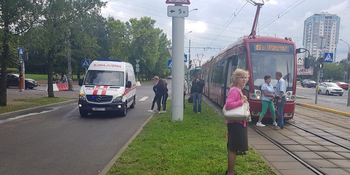 В Минске ребенок угодил под трамвай. На Логойском тракте останавливалось движение