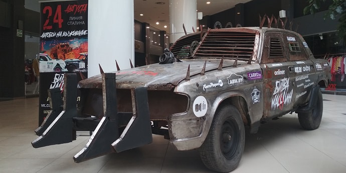 В столичном торговом центре выставили машину в стиле Mad Max