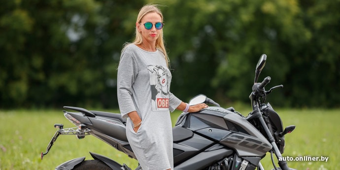 Еще у одного нового мотоцикла Bajaj Pulsar потек аккумулятор