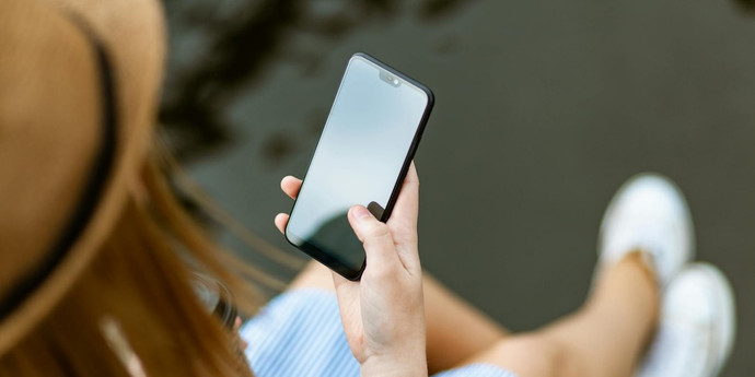 スマートフォンは十代の若者の精神にマイナスではなくプラスの影響を与える