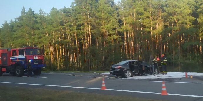 Серьезная авария на трассе M1: спасатели заливали легковушку пеной