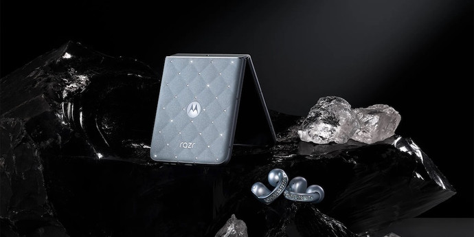 王冠か美し？ MotorolaはRazr 2025スワロフスキークリスタルを覆った