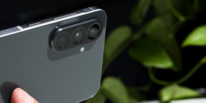 サムスンの新しいスマートフォンは高価なだけでなく、以前のスマートフォンよりも性能が悪い可能性がある