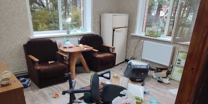 Странный человек пришел и разгромил лесничество. Зачем — не знает