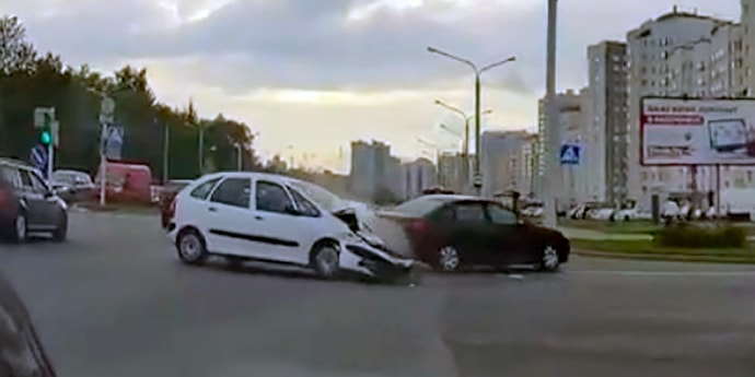 Аварии в Минске попала на видео: у 28-летнего водителя случился приступ судороги (видео, дополнено)