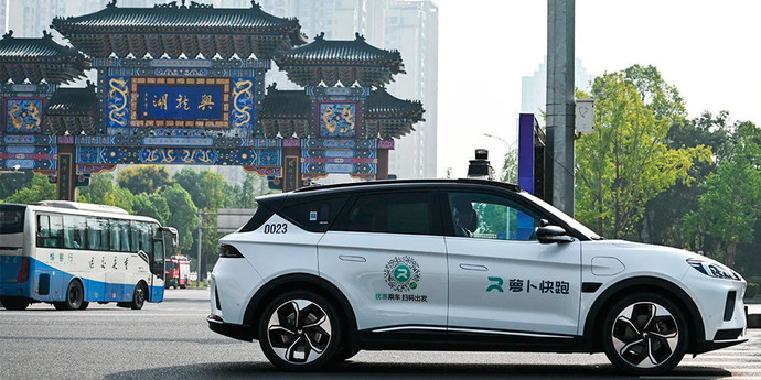 「彼らは私たちからご飯一杯を奪ってしまうでしょう。」中国のタクシー運転手はロボタクシーとの競争を懸念