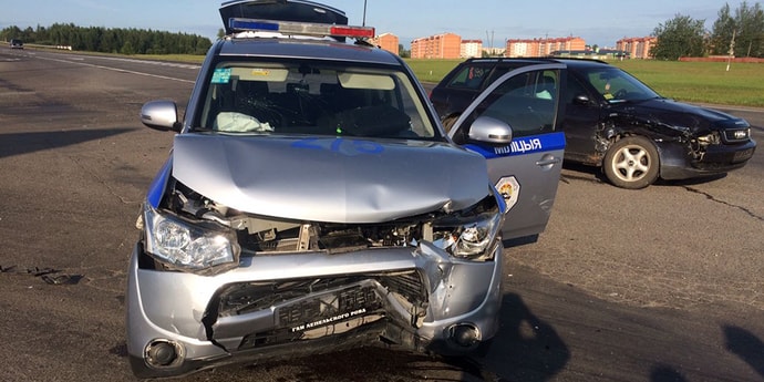 На витебской трассе произошла авария с участием автомобиля ГАИ
