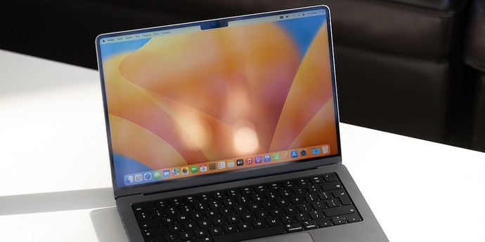 次期MacBook ProにはOLEDタッチスクリーンが搭載される可能性がある