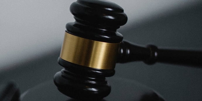 Судья потребовал от врачей лечить COVID-19 непроверенным лекарством от паразитов