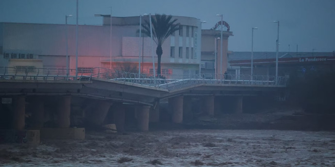 バレンシアでは、1年分の降水量が8時間で減少した。その結果、95人が死亡した