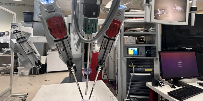 AIの助けを借りてロボットは、人なしで最初の操作を実行しました