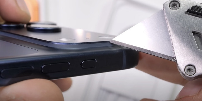 Appleは新しいiPhone17Proの傷についての苦情に答えました