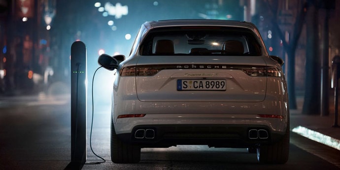 Porsche начала принимать заказы на Cayenne Turbo S E-Hybrid