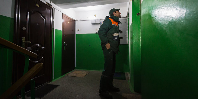 Работники ЖКХ могут вскрыть дверь в квартиру, чтобы устранить аварию