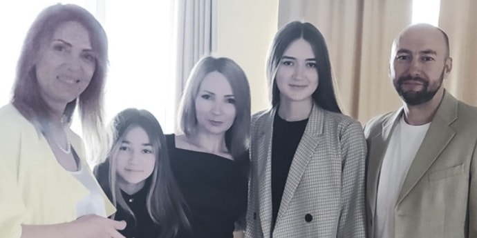 На экзамены с родителями. Супруги из Новополоцка поступили в тот же вуз, что и их дочь. Но зачем?