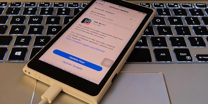 フランケンシュタインスマートフォン？愛好家はノキア・ルミア1020をiPhone SEに変えました