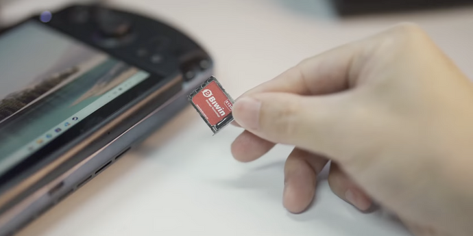 中国では、SSDドライブがSIMカードのサイズを作成しました
