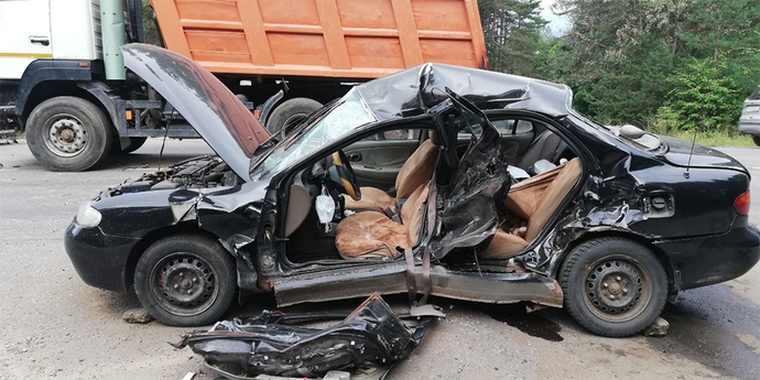 Под Минском женщина на Hyundai выехала под МАЗ, пострадала она сама и ее ребенок