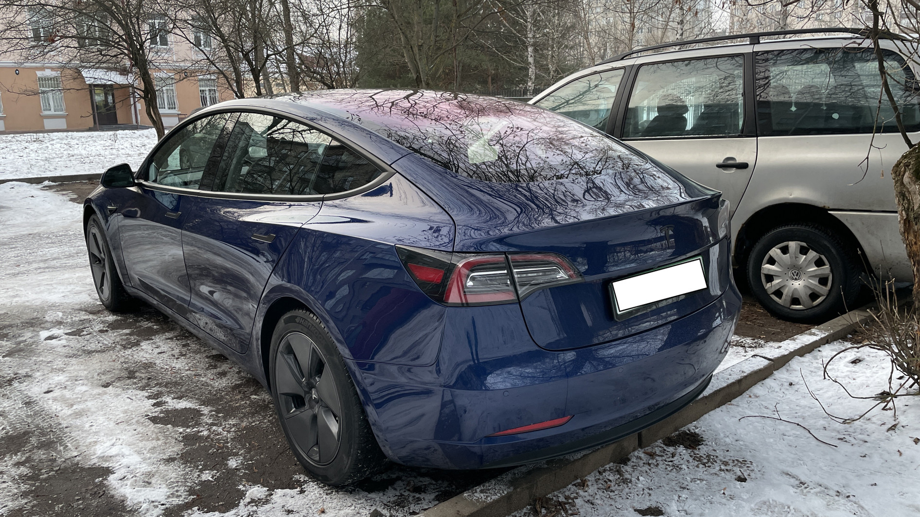 Стоит ли покупать подержанную Tesla? Мнения реальных владельцев из Беларуси