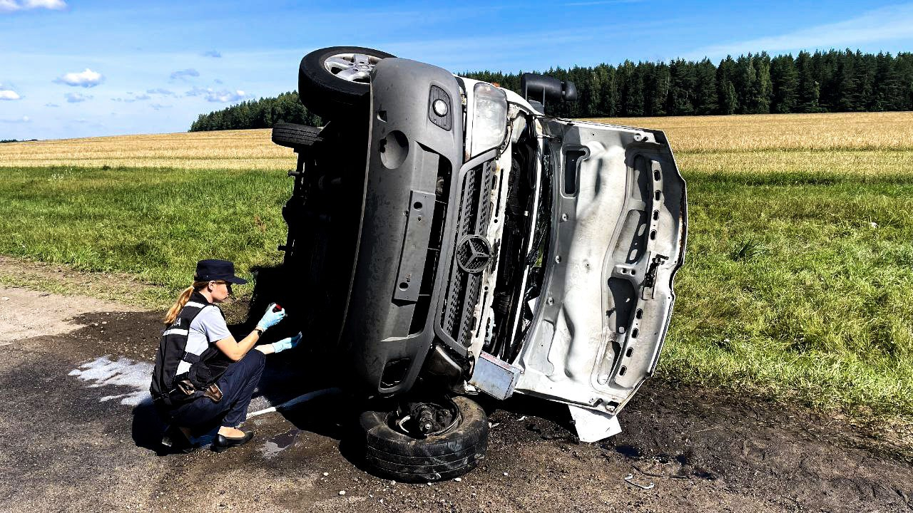 Утром под Молодечно в аварию попала маршрутка. Пострадавших доставили в  больницу