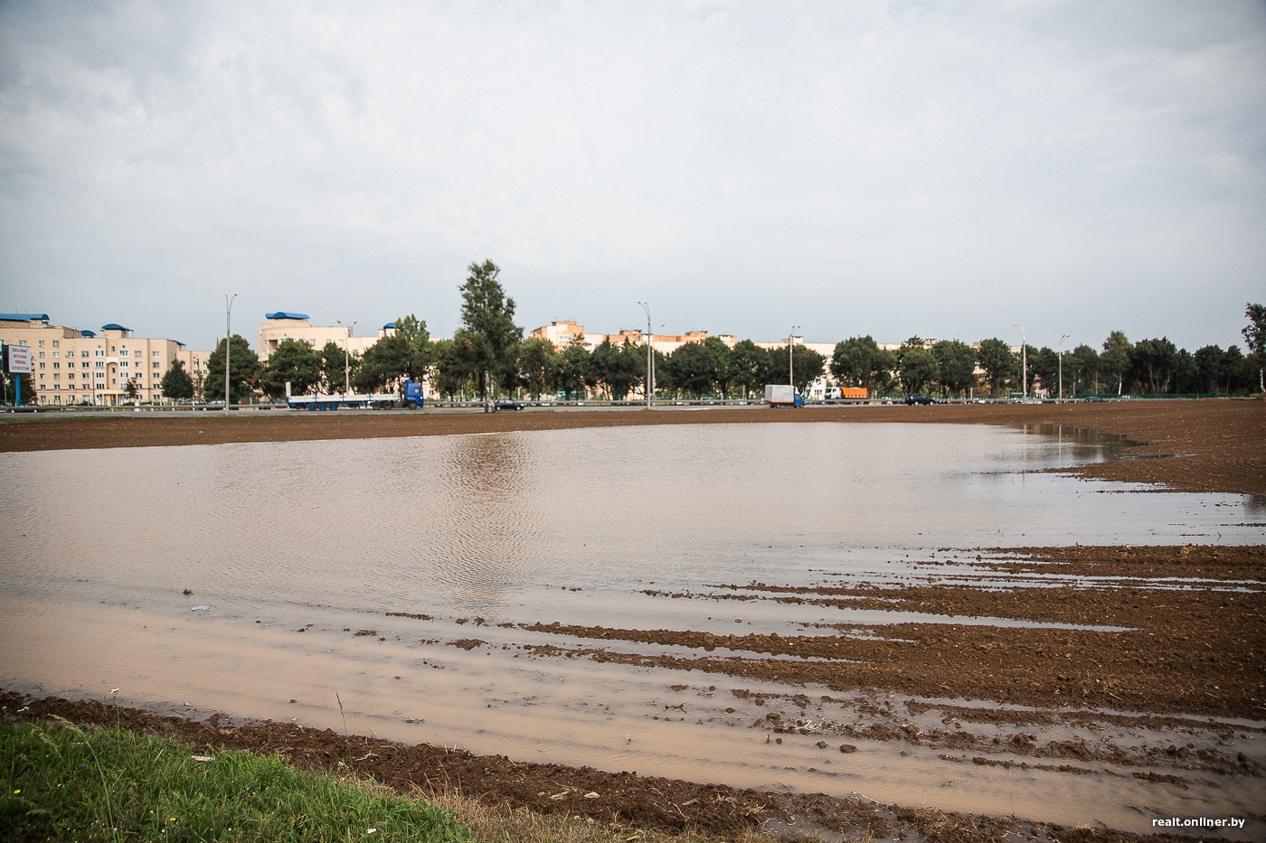 Фотофакт: из-за аварии на водопроводе затопило Чижовку