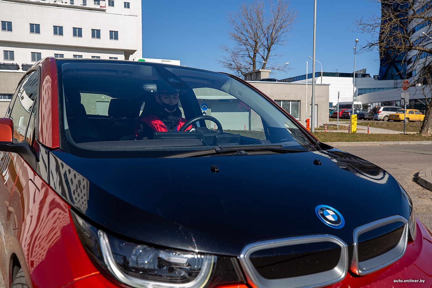 Эксперимент: справится ли с работой курьера по доставке еды электрический  BMW i3?