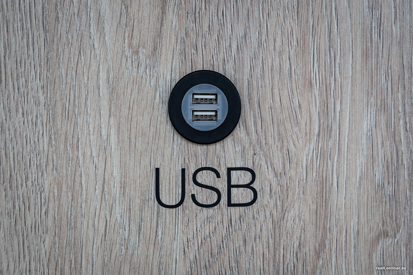 В Новой Боровой появились остановки с солнечными батареями и USB-зарядками