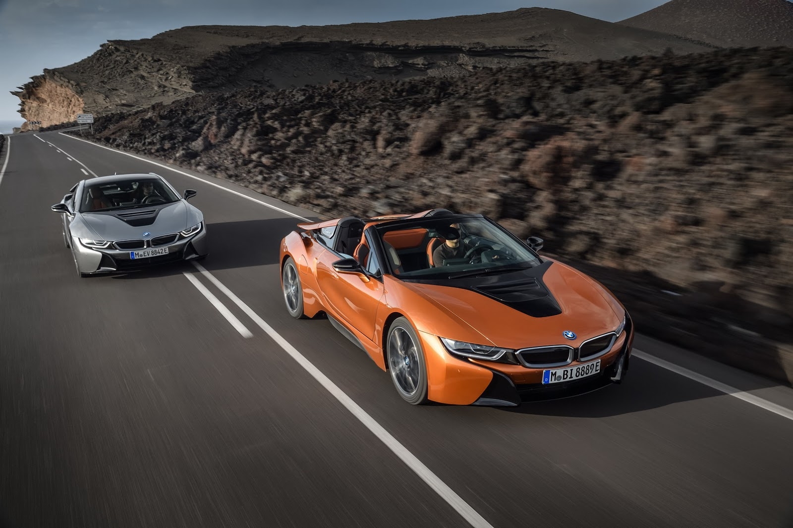 BMW представила серийный родстер i8. У машины выросла емкость батареи