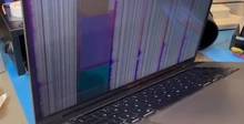 Экраны старых MacBook Pro могут покрываться фиолетовыми линиями из-за пыли Экраны старых MacBook Pro могут покрываться фиолетовыми линиями из-за пыли
