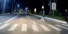 Водитель сбил пешехода и уехал, потому что «не придал этому значения» (видео)