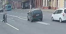 После такого маневра мужчина остался без водительских прав и со штрафом. Видео  (видео)