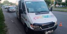 Водитель маршрутки проехал на красный и сбил пешех