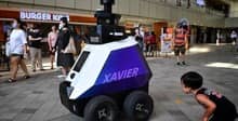 Роботы ловили курильщиков на улицах Сингапура