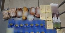 Сыры, колбасы и крабовые палочки: что нашли в сумках поваров