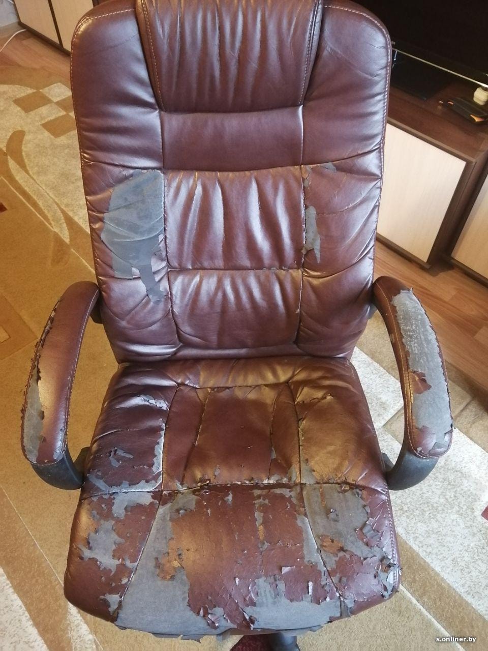 Компьютерное кресло из искусственной кожи