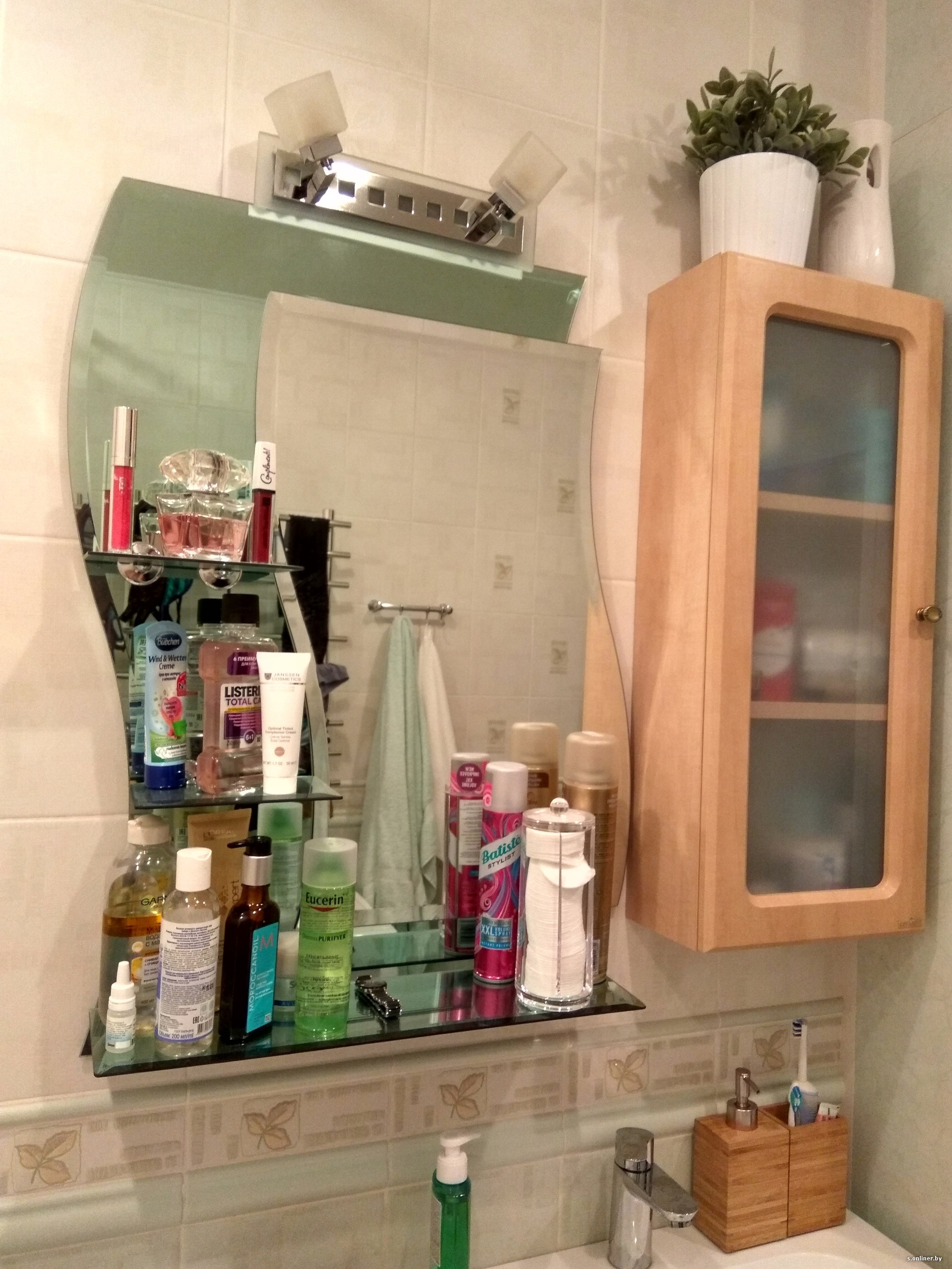 На каком расстоянии вешать зеркальный шкаф над раковиной в ванной