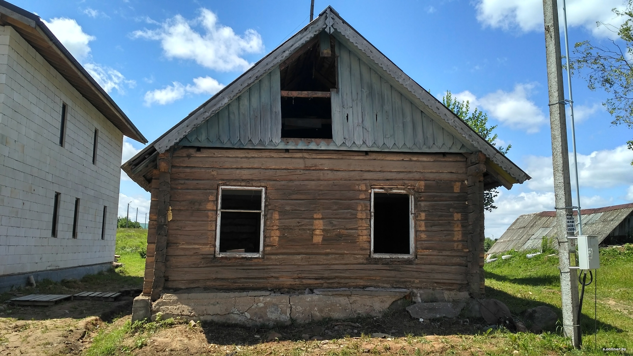 Гараж из старого сруба дома