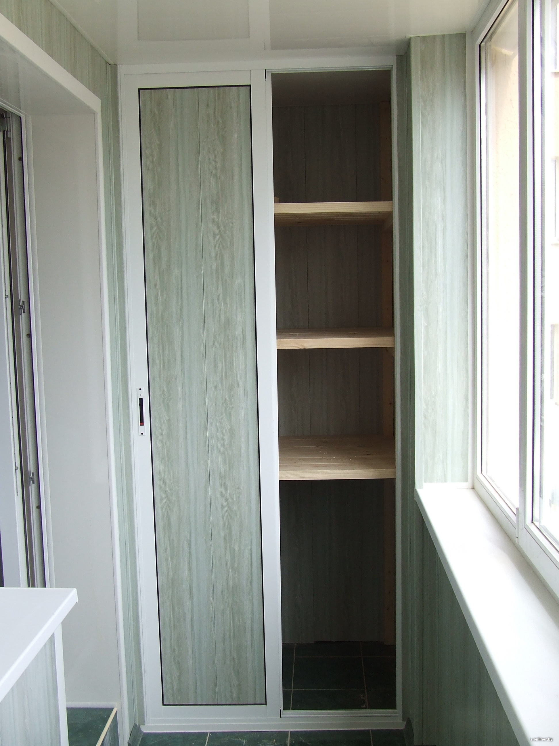 Балконный шкаф из панелей ПВХ