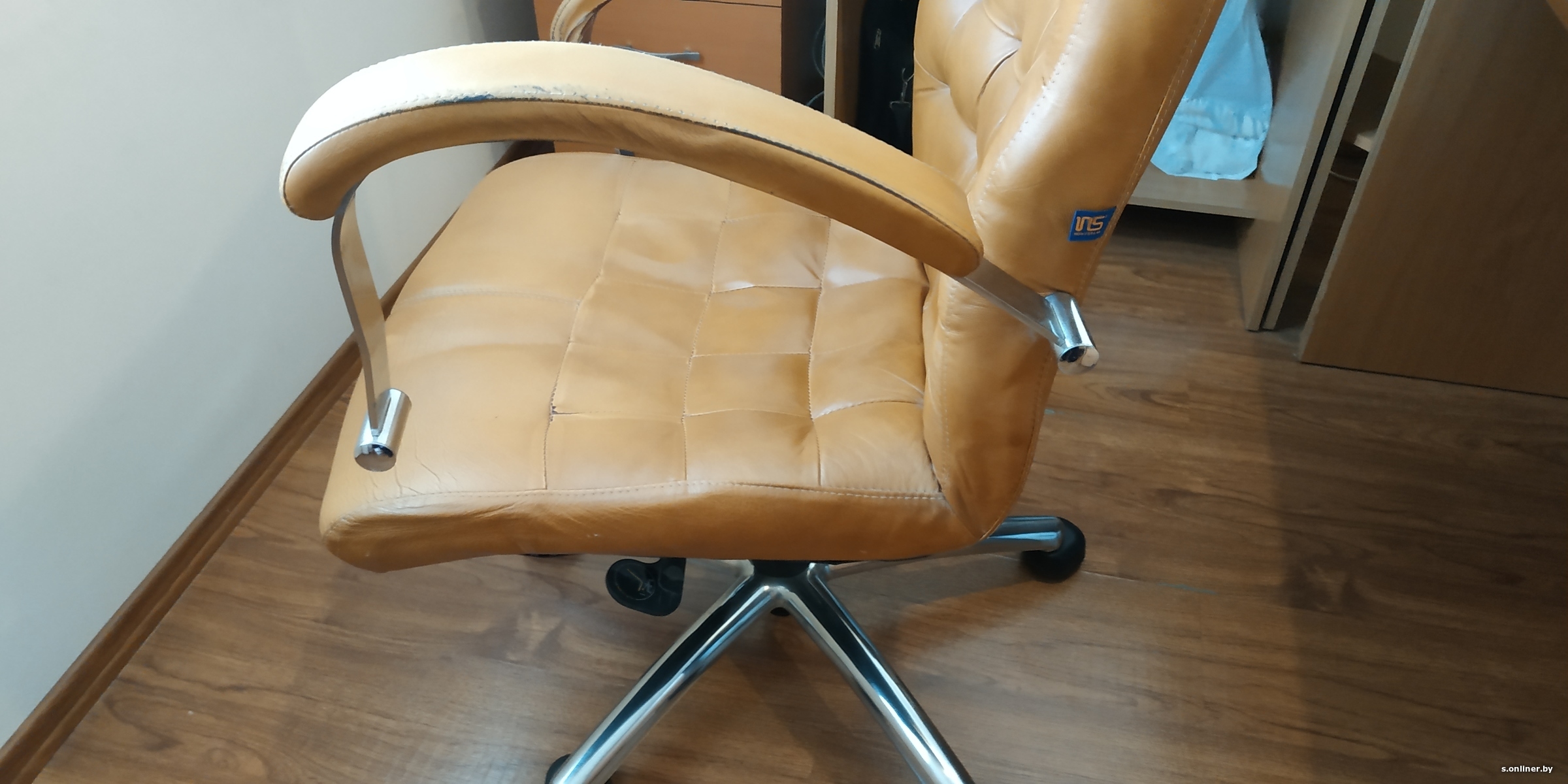 ремонт подлокотника офисного кресла