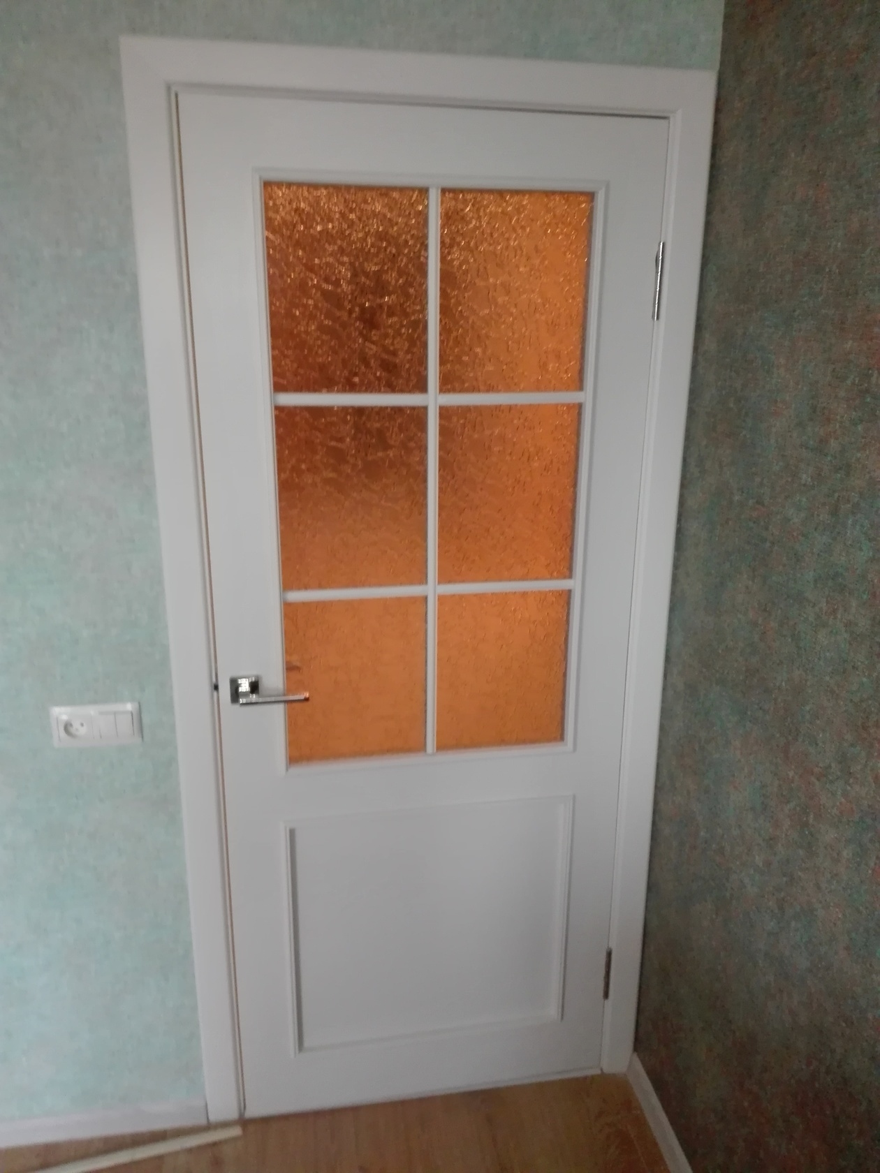 Перекраска дверей со стеклом
